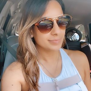 Meet your Posher, Lizbeth